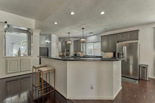 $800,000 | 2 Candlenut Place, The Woodlands, TX 77381