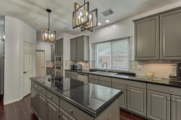 $800,000 | 2 Candlenut Place, The Woodlands, TX 77381