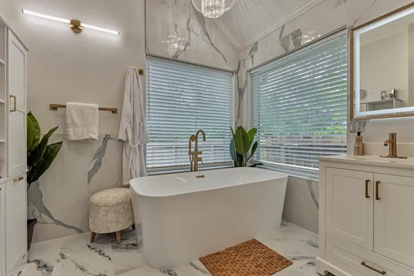 $800,000 | 2 Candlenut Place, The Woodlands, TX 77381