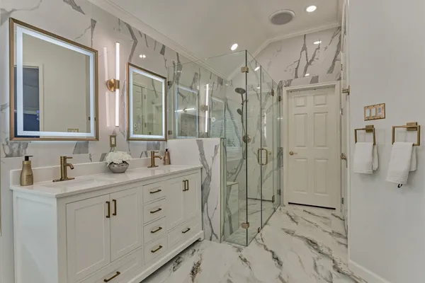 $800,000 | 2 Candlenut Place, The Woodlands, TX 77381