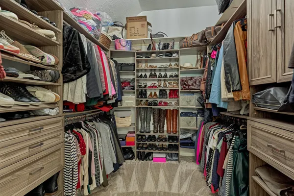 $800,000 | 2 Candlenut Place, The Woodlands, TX 77381