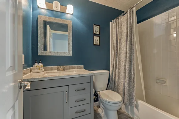 $800,000 | 2 Candlenut Place, The Woodlands, TX 77381