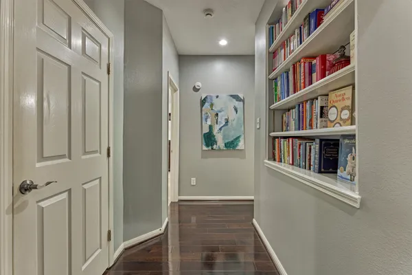 $800,000 | 2 Candlenut Place, The Woodlands, TX 77381