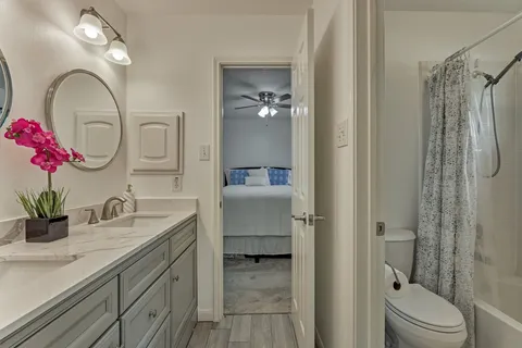 $800,000 | 2 Candlenut Place, The Woodlands, TX 77381