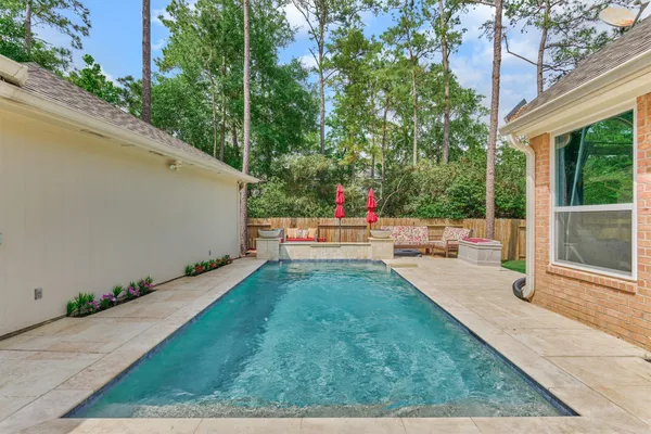$800,000 | 2 Candlenut Place, The Woodlands, TX 77381