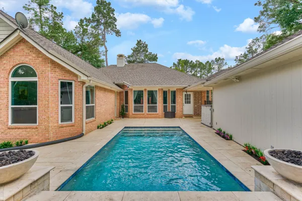 $800,000 | 2 Candlenut Place, The Woodlands, TX 77381