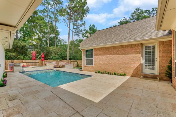 $800,000 | 2 Candlenut Place, The Woodlands, TX 77381