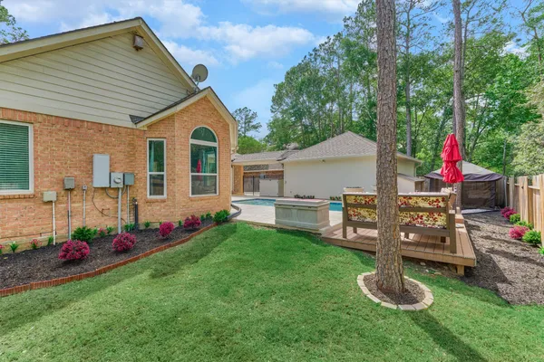 $800,000 | 2 Candlenut Place, The Woodlands, TX 77381