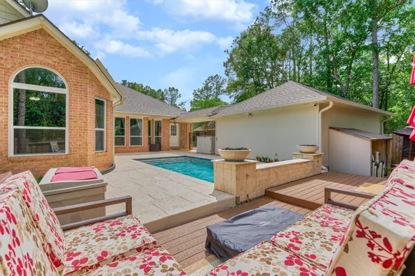 $800,000 | 2 Candlenut Place, The Woodlands, TX 77381