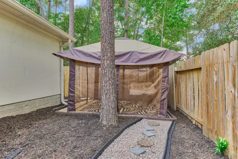 $800,000 | 2 Candlenut Place, The Woodlands, TX 77381