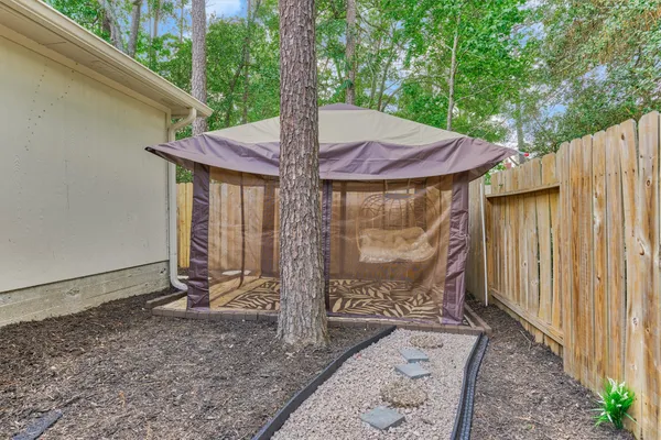 $800,000 | 2 Candlenut Place, The Woodlands, TX 77381