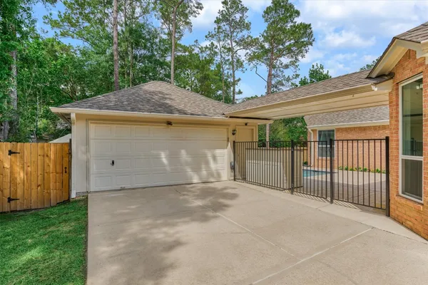 $800,000 | 2 Candlenut Place, Spring, TX 77381