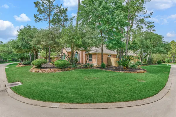 $800,000 | 2 Candlenut Place, The Woodlands, TX 77381