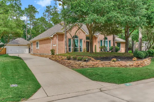 $800,000 | 2 Candlenut Place, The Woodlands, TX 77381