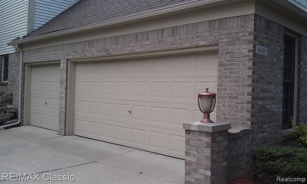 46419 Mornington Road Canton, MI 48188 - Photo 4 of 35 three car side entry