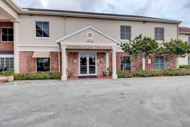 $1,800 | 37 Suffolk Way, Boca Raton, FL 33434