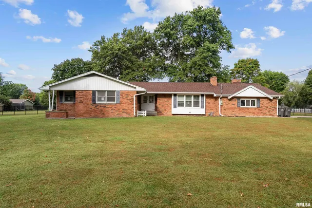 $325,000 | 305 North Henderson Road, Alexis, IL 61412