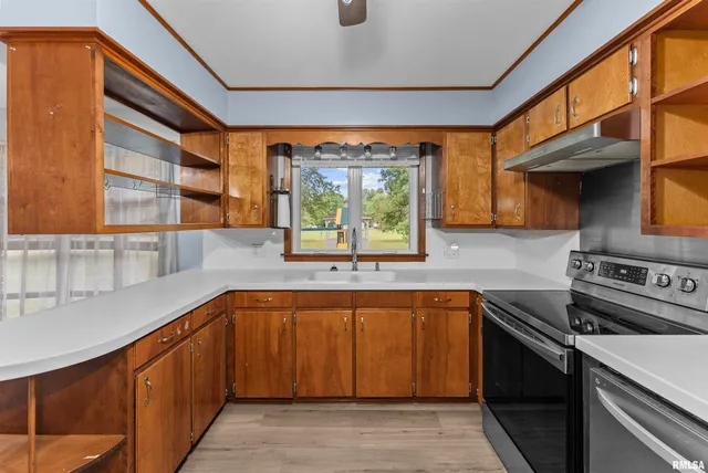 $325,000 | 305 North Henderson Road, Alexis, IL 61412