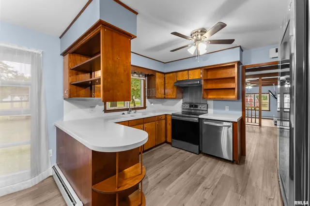 $325,000 | 305 North Henderson Road, Alexis, IL 61412