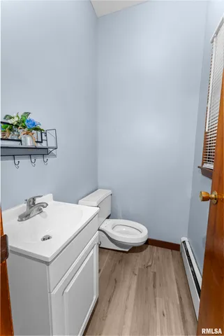 $325,000 | 305 North Henderson Road, Alexis, IL 61412