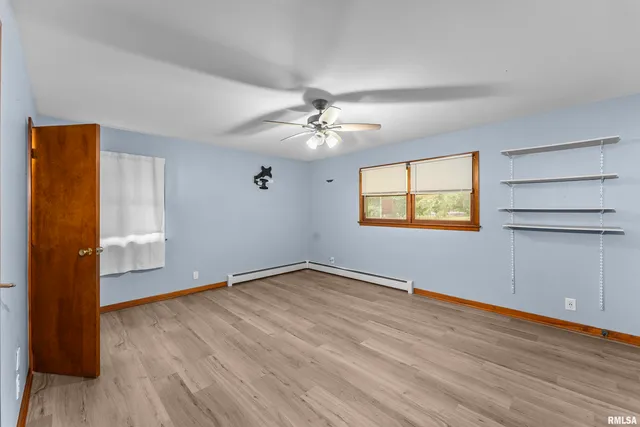 $325,000 | 305 North Henderson Road, Alexis, IL 61412