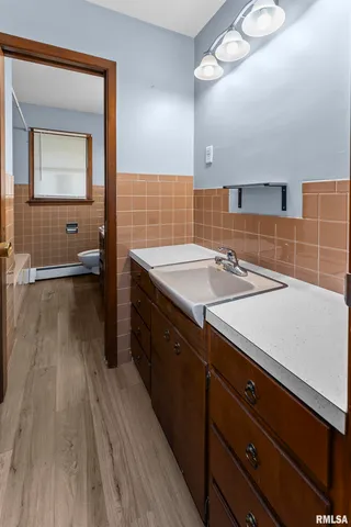 $325,000 | 305 North Henderson Road, Alexis, IL 61412