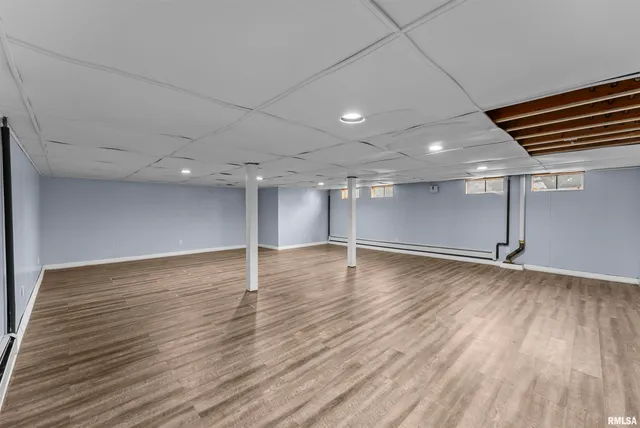 $325,000 | 305 North Henderson Road, Alexis, IL 61412