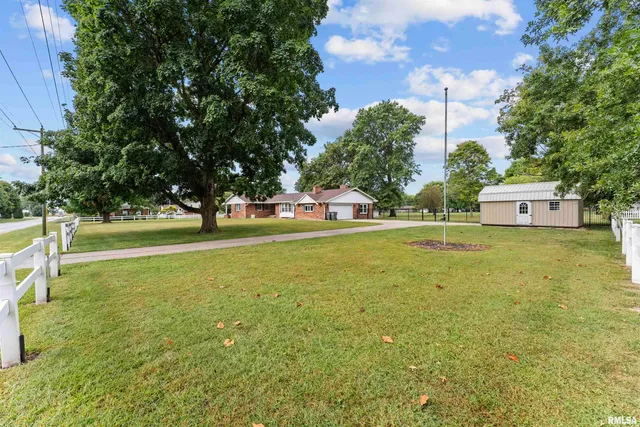 $325,000 | 305 North Henderson Road, Alexis, IL 61412