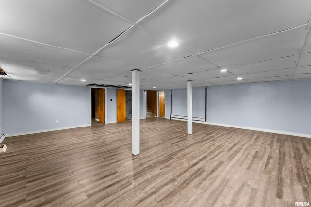 $325,000 | 305 North Henderson Road, Alexis, IL 61412