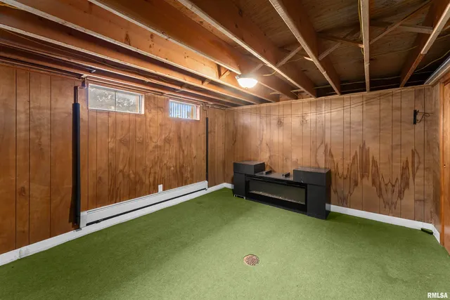 $325,000 | 305 North Henderson Road, Alexis, IL 61412