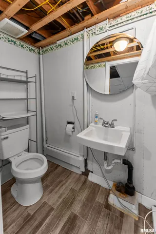 $325,000 | 305 North Henderson Road, Alexis, IL 61412