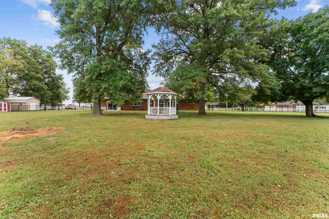 $325,000 | 305 North Henderson Road, Alexis, IL 61412