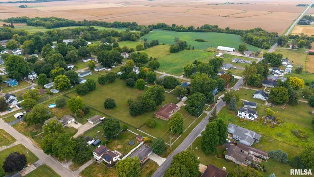 $325,000 | 305 North Henderson Road, Alexis, IL 61412
