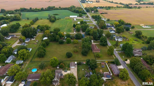$325,000 | 305 North Henderson Road, Alexis, IL 61412