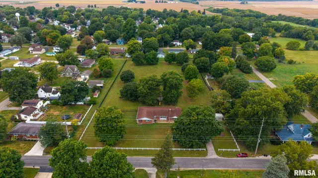 $325,000 | 305 North Henderson Road, Alexis, IL 61412