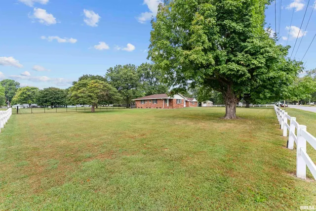 $325,000 | 305 North Henderson Road, Alexis, IL 61412