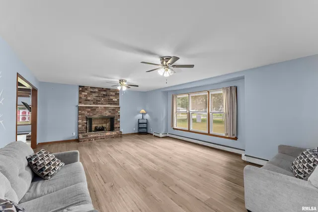 $325,000 | 305 North Henderson Road, Alexis, IL 61412