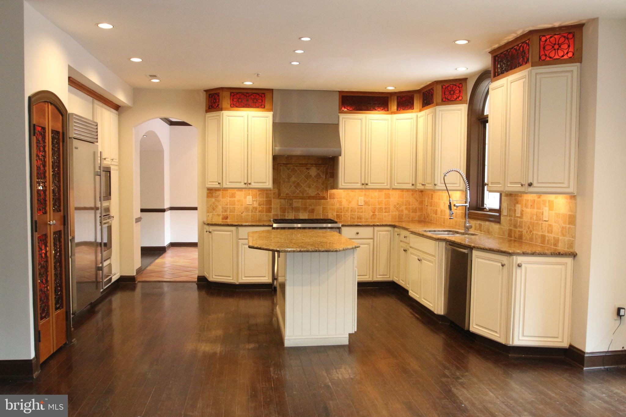 3762 Church School Road Doylestown, PA 18902 - Photo 9 of 66 Gourmet Kirchen
Center island, Wolf gas stove.