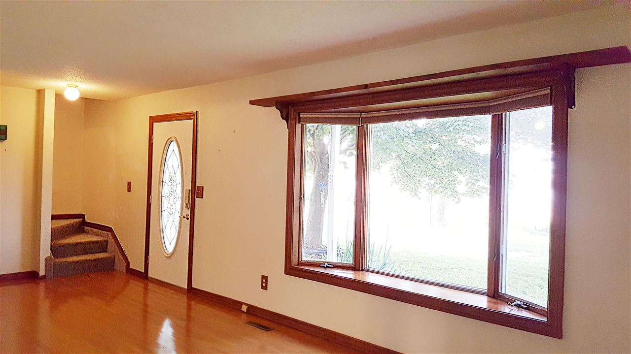 13090 Torrey Road Fenton, MI 48430 - Photo 7 of 52 31389308-6.JPG