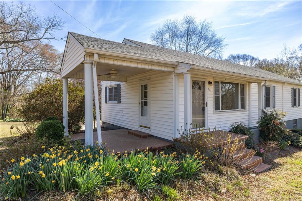 236 Jackson Street Eden, NC 27288 - Photo 6 of 39