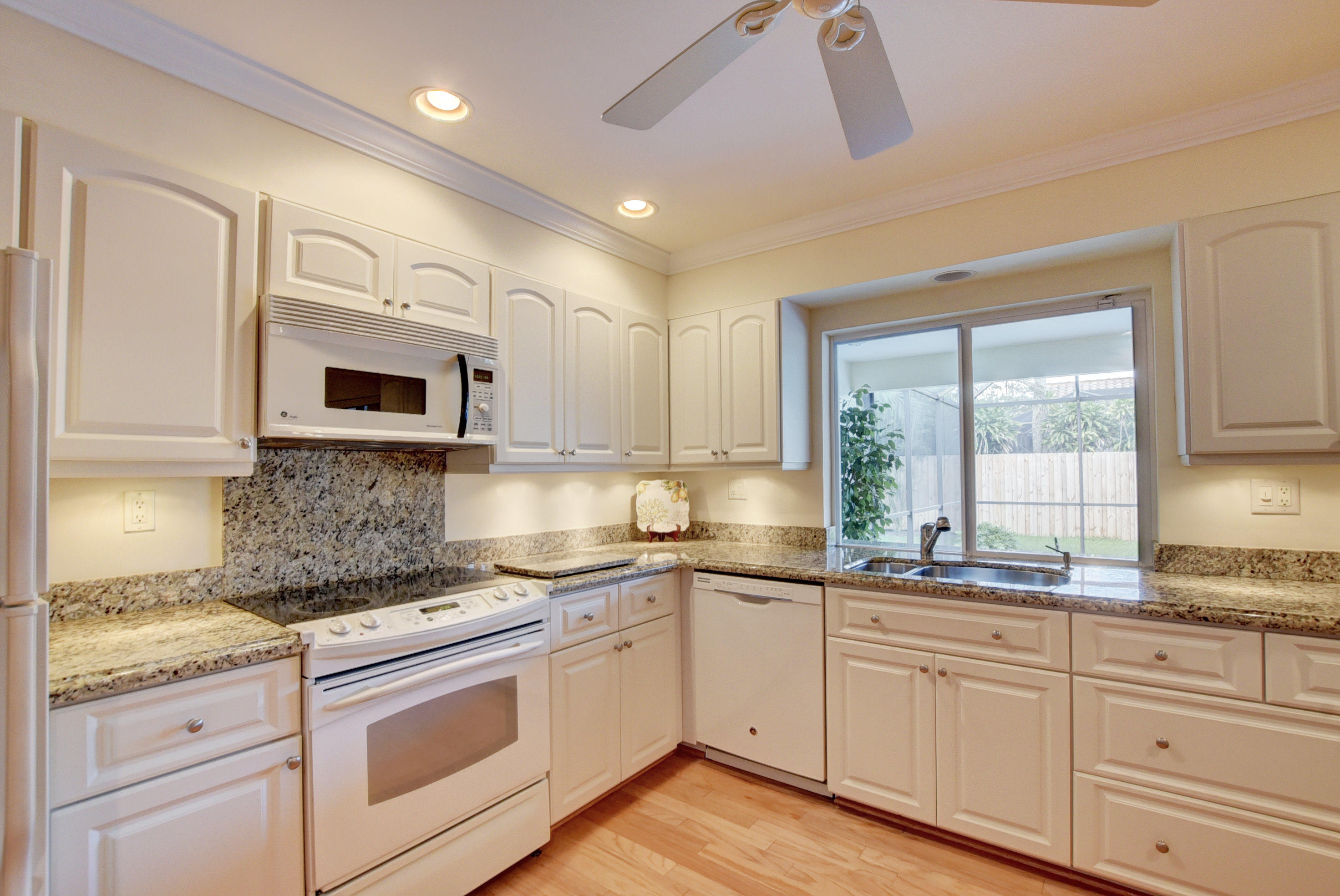 680 Southwest 17th Street Boca Raton, FL 33486 - Photo 23 of 41 Kitchen