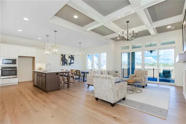 $778,112 | 3900 West 158th Place, Overland Park, KS 66224