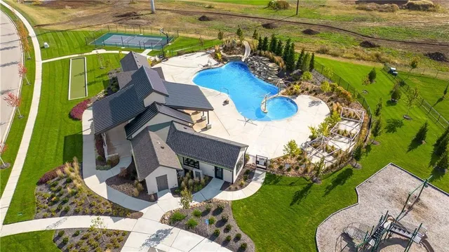 $778,112 | 3900 West 158th Place, Overland Park, KS 66224