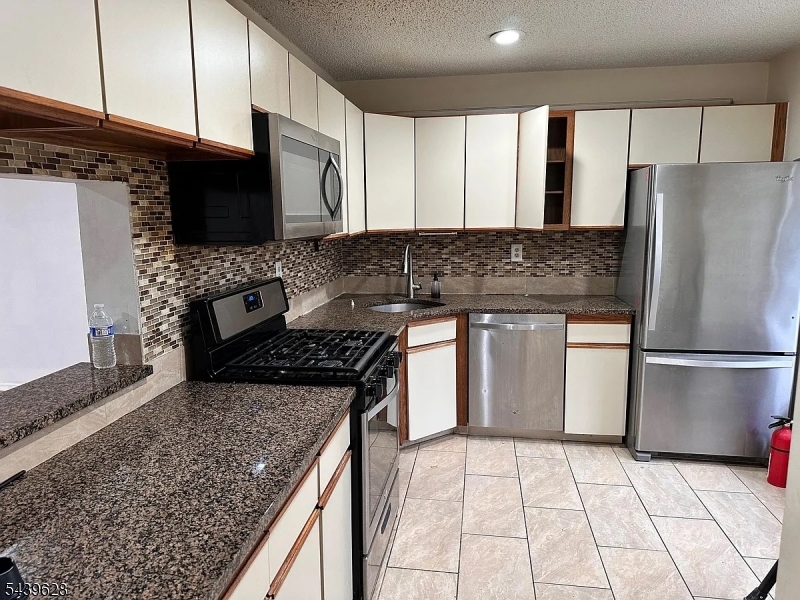 285 Penns Way Bernards, NJ 07920 - Photo 9 of 48