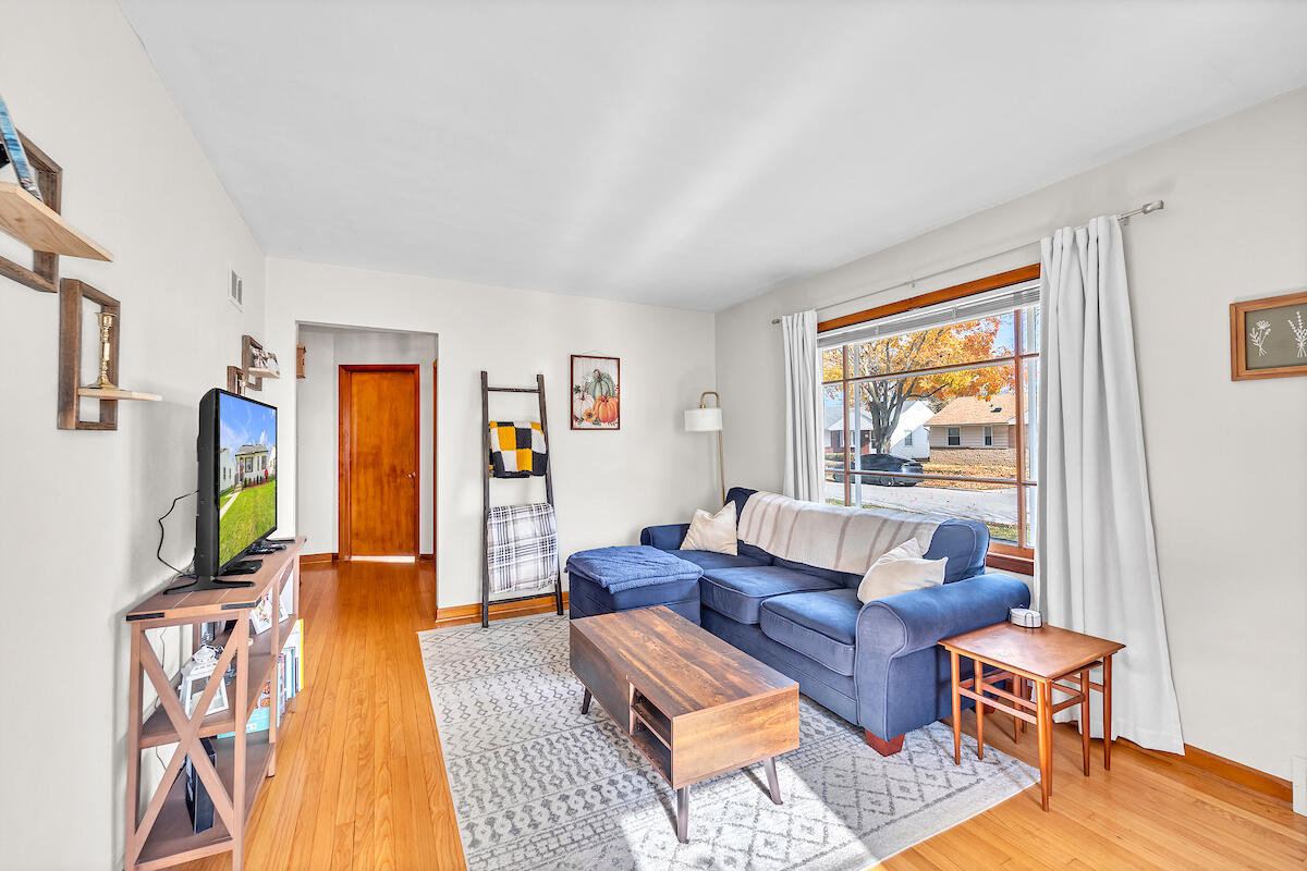 3527 North 97th Place Milwaukee, WI 53222 - Photo 3 of 20 DSC07574