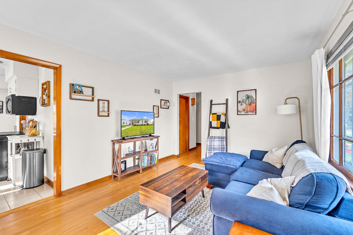 3527 North 97th Place Milwaukee, WI 53222 - Photo 9 of 20 DSC07579