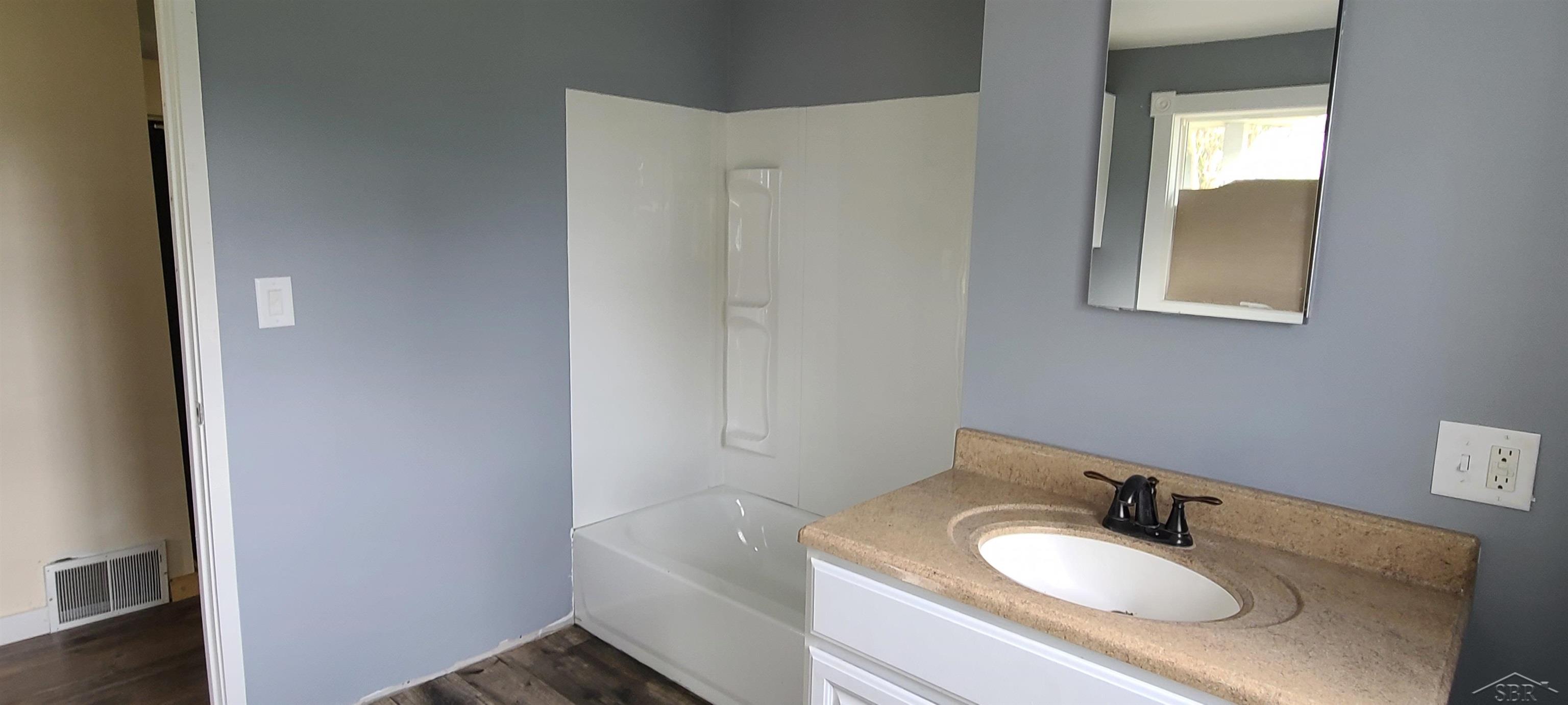 4925 East Washington Road Saginaw, MI 48601 - Photo 21 of 41 50091670-20.JPG
