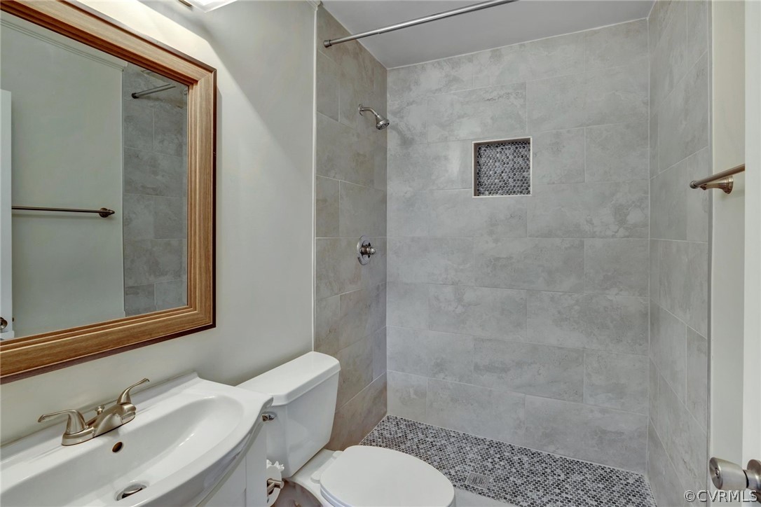 1320 Elon Road Henrico, VA 23229 - Photo 19 of 30 First level renovated bath with new shower!!!