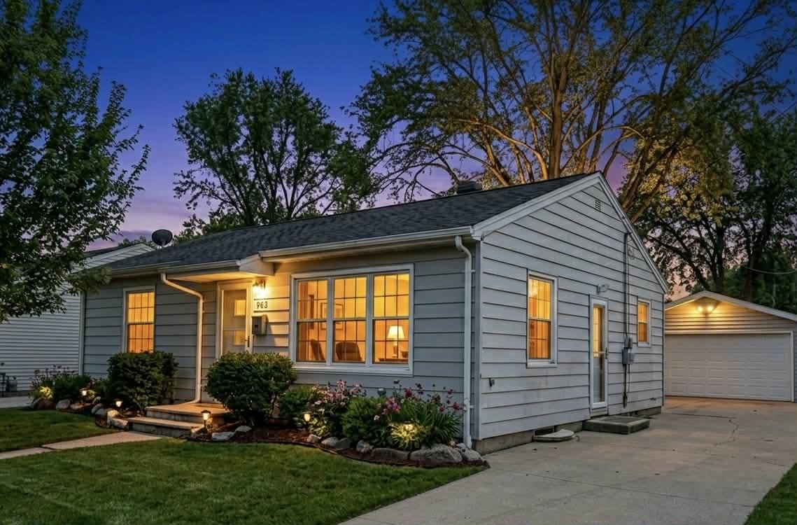 963 Liberty Street Green Bay, WI 54304 - Photo 1 of 25