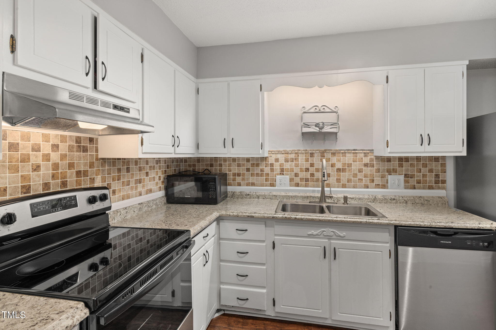 5102 Flint Ridge Place Raleigh, NC 27609 - Photo 8 of 26 13-web-or-mls-7K5A9355